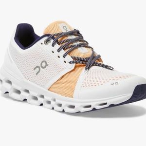 On Cloudstratus Running Shoes Size 9
